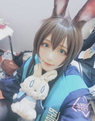 完蛋我被房客包围了_JVID性感写真